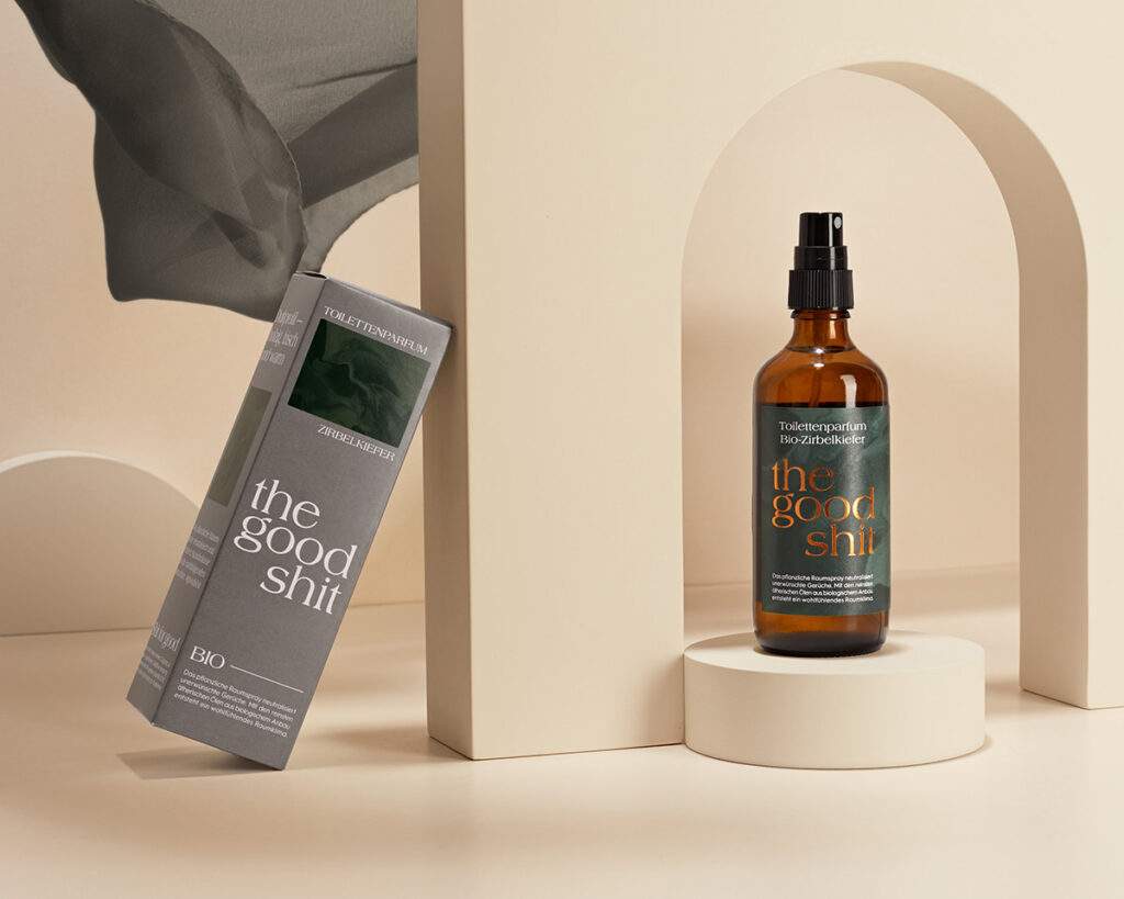 The Good Shit: Toilettenparfum Bio-Zirbelkiefer. Sprühflasche 100ml mit Produkt-Packaging